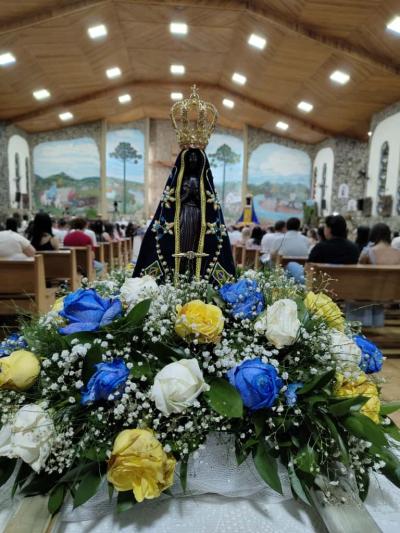 3º Dia da Novena reúne centenas de devotos no Santuário Nossa Senhora Aparecida Celebração foi presidida pelo Padre Aroldo Shinemann Filho e marcada por fé